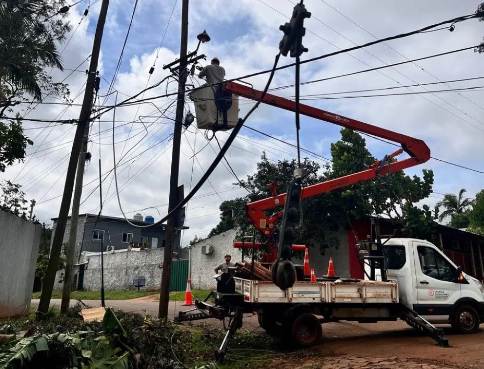 cableado arereo de servicios puerto iguazú
